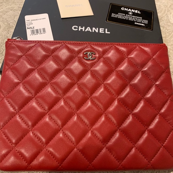 Chanel O Case Quilted in Red - Picture 4 of 7